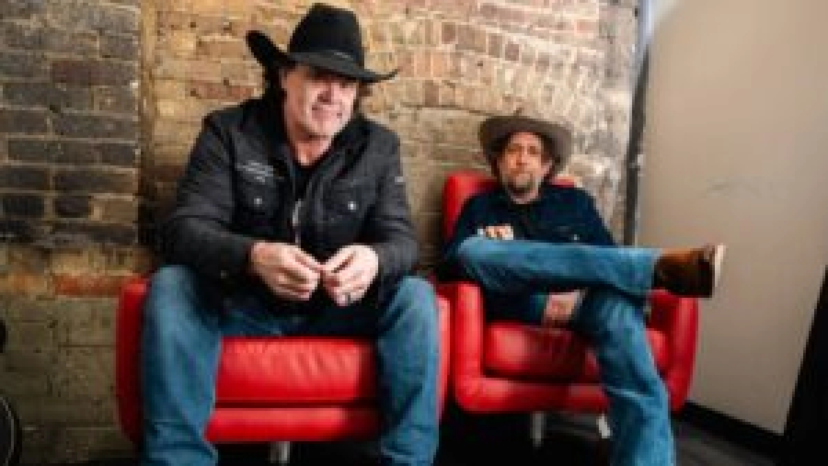 Hayes Carll & Corb Lund